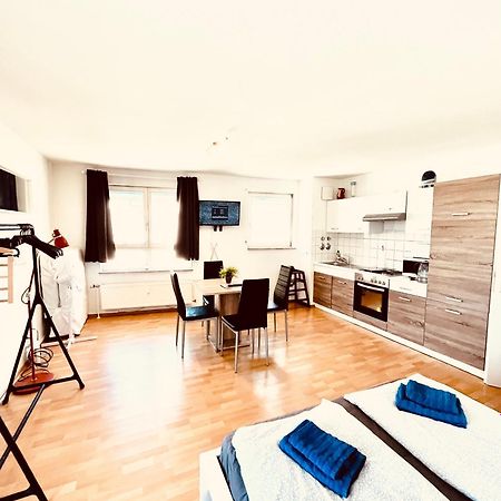 Outletcity Apartment Ferienwohnung Metzingen メッツィンゲン エクステリア 写真