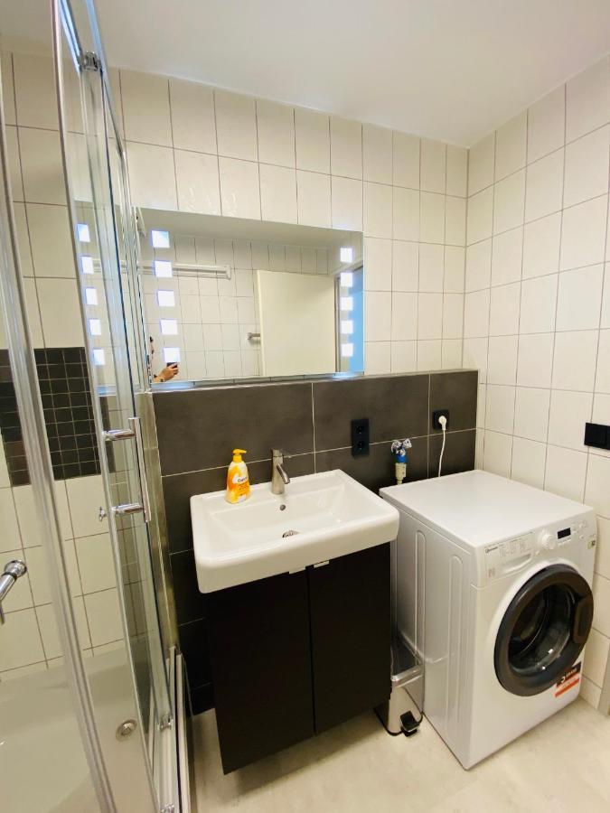 Outletcity Apartment Ferienwohnung Metzingen メッツィンゲン エクステリア 写真