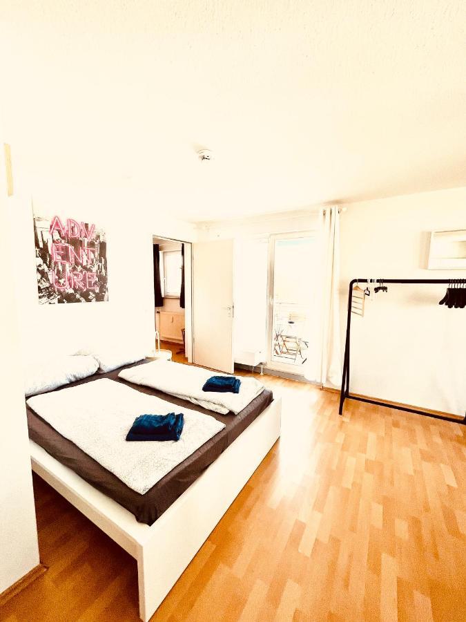 Outletcity Apartment Ferienwohnung Metzingen メッツィンゲン エクステリア 写真