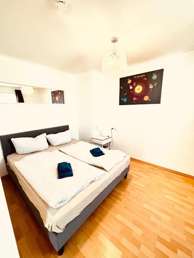 Outletcity Apartment Ferienwohnung Metzingen メッツィンゲン エクステリア 写真