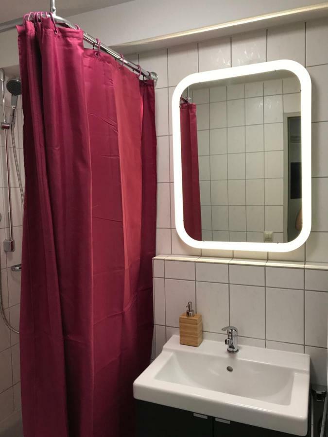 Outletcity Apartment Ferienwohnung Metzingen メッツィンゲン エクステリア 写真