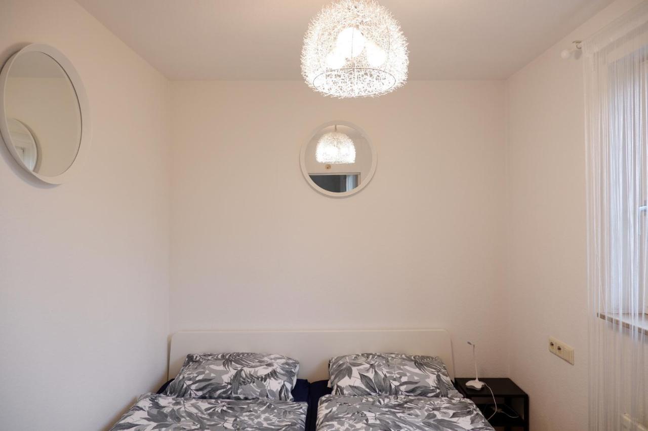 Outletcity Apartment Ferienwohnung Metzingen メッツィンゲン エクステリア 写真